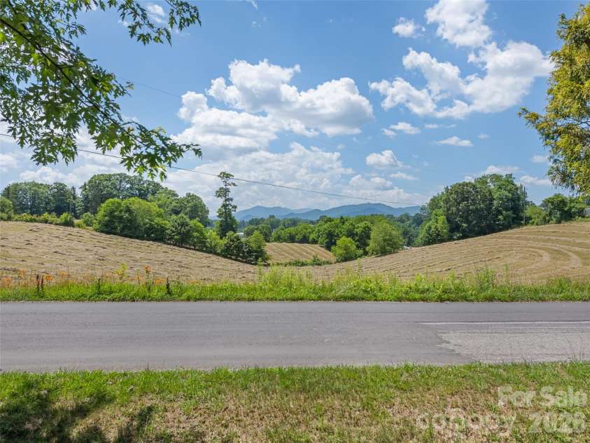 145 Haynes Cove, Clyde, NC 28721.  MLS# CAR4408946, YatesRealty ID 41105. 
