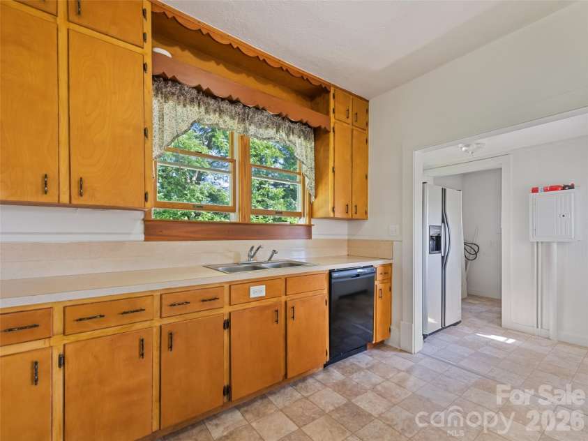 145 Haynes Cove, Clyde, NC 28721.  MLS# CAR4408946, YatesRealty ID 41105. 