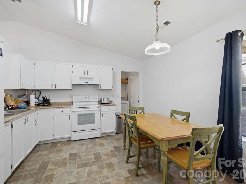 1830 Baylor Drive, Rock Hill, SC 29732.  MLS# CAR4377863, YatesRealty ID 41108. Kitchen