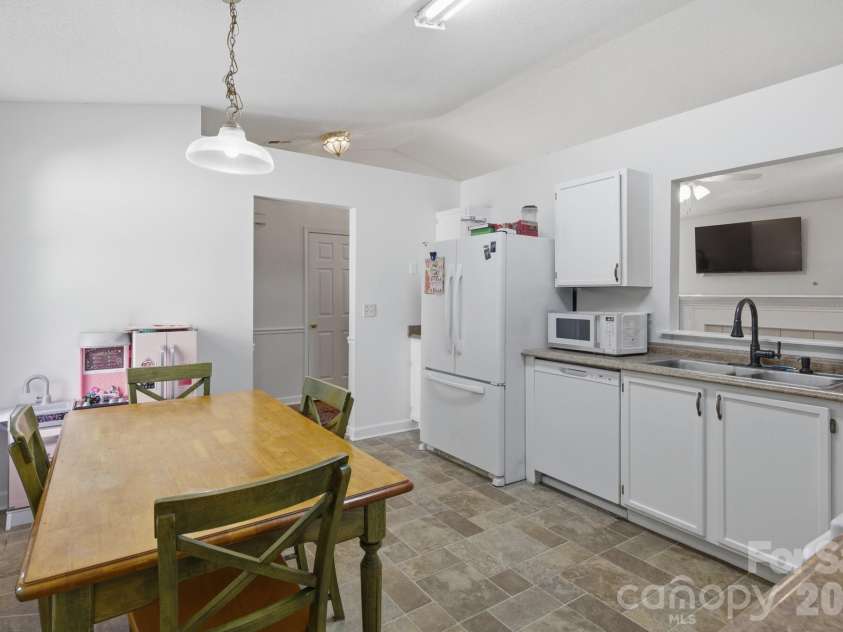 1830 Baylor Drive, Rock Hill, SC 29732.  MLS# CAR4377863, YatesRealty ID 41108. Kitchen