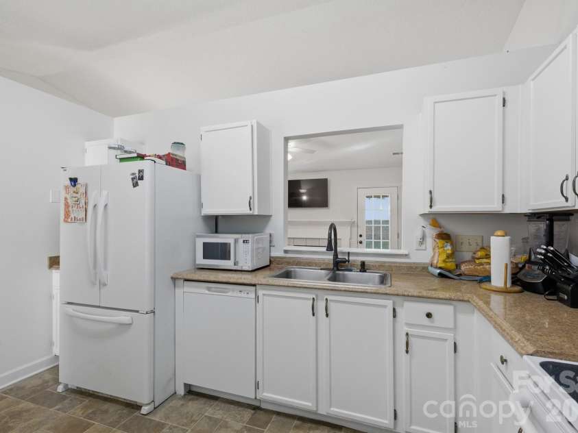 1830 Baylor Drive, Rock Hill, SC 29732.  MLS# CAR4377863, YatesRealty ID 41108. Kitchen