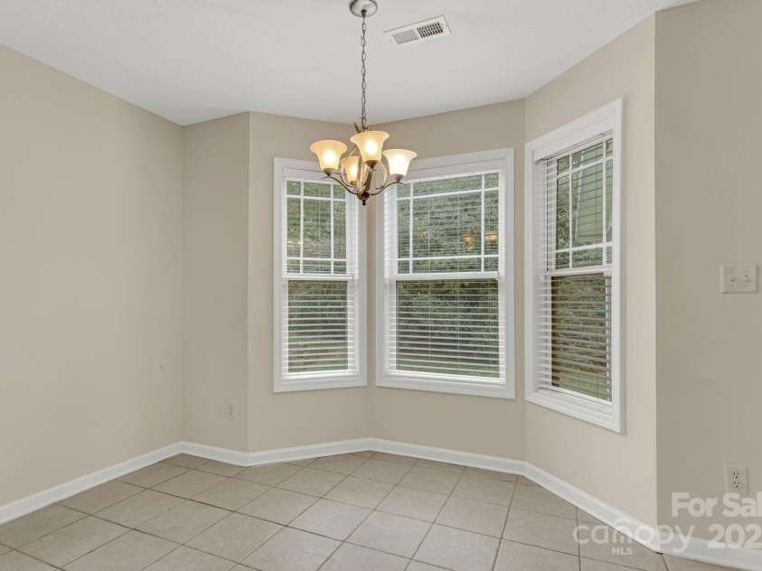 41 Sunview Circle, Arden, NC 28704.  MLS# CAR4235313, YatesRealty ID 4111. Breakfast Area