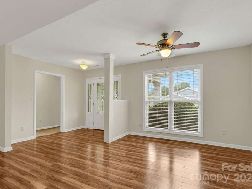 41 Sunview Circle, Arden, NC 28704.  MLS# CAR4235313, YatesRealty ID 4111. Dining Area