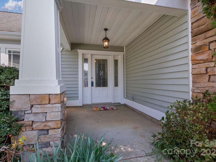 41 Sunview Circle, Arden, NC 28704.  MLS# CAR4235313, YatesRealty ID 4111. Front entrance