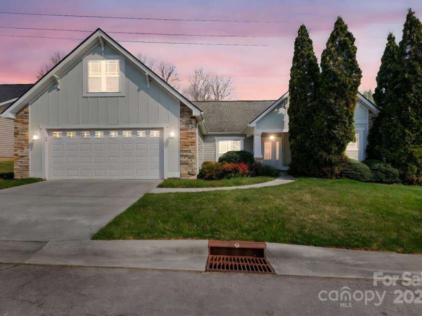 41 Sunview Circle, Arden, NC 28704.  MLS# CAR4235313, YatesRealty ID 4111. Front of house