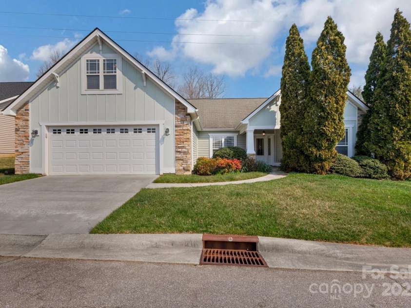 41 Sunview Circle, Arden, NC 28704.  MLS# CAR4235313, YatesRealty ID 4111. Front of house