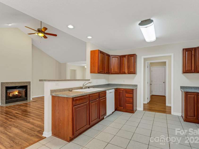 41 Sunview Circle, Arden, NC 28704.  MLS# CAR4235313, YatesRealty ID 4111. Kitchen