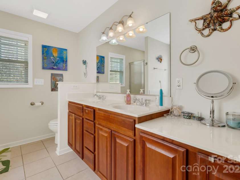 41 Sunview Circle, Arden, NC 28704.  MLS# CAR4235313, YatesRealty ID 4111. Primary Bath