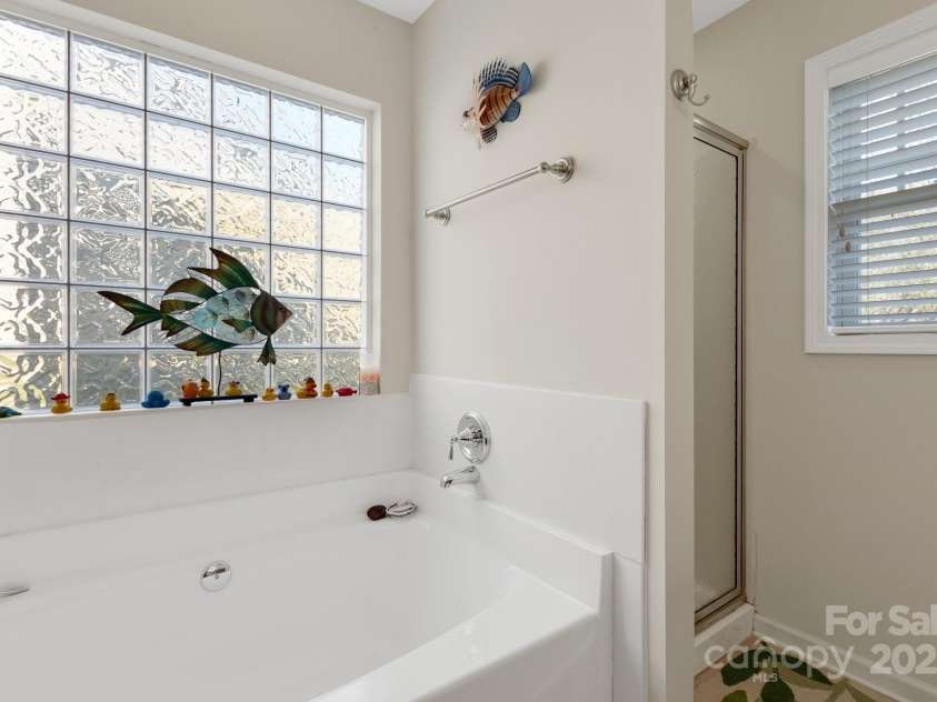 41 Sunview Circle, Arden, NC 28704.  MLS# CAR4235313, YatesRealty ID 4111. Primary Bath