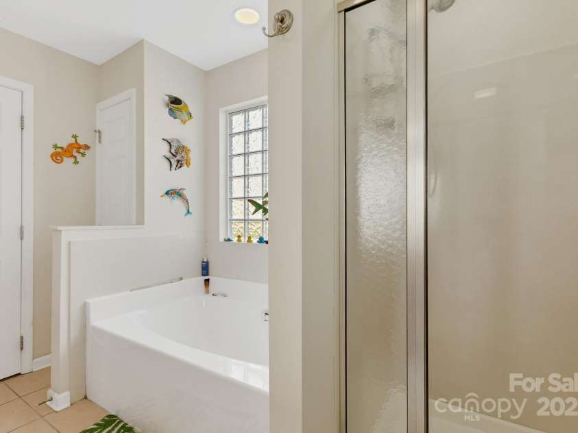 41 Sunview Circle, Arden, NC 28704.  MLS# CAR4235313, YatesRealty ID 4111. Primary Bath