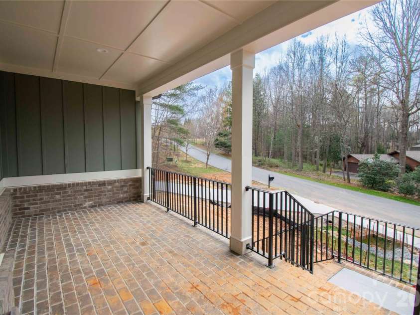 80 42nd Avenue, Hickory, NC 28691.  MLS# CAR4327049, YatesRealty ID 4111. 