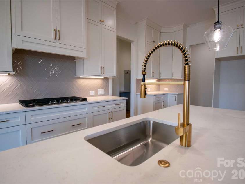 80 42nd Avenue, Hickory, NC 28691.  MLS# CAR4327049, YatesRealty ID 4111. 
