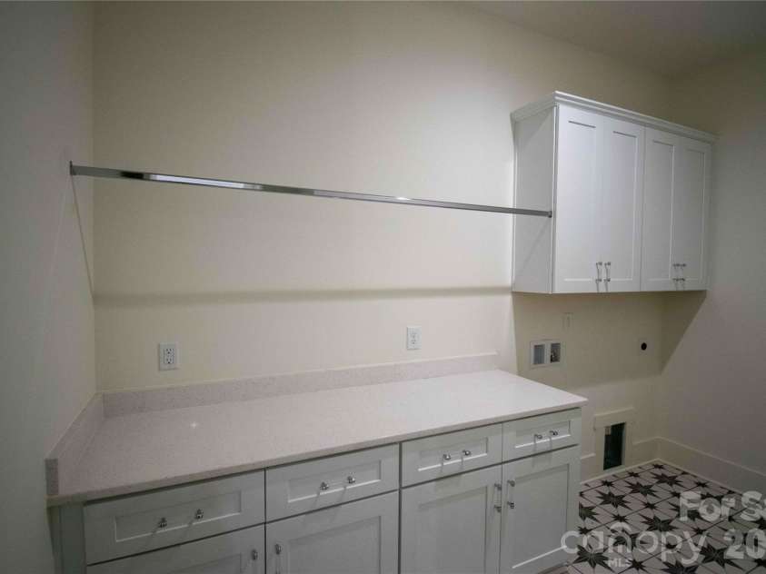 80 42nd Avenue, Hickory, NC 28691.  MLS# CAR4327049, YatesRealty ID 4111. 