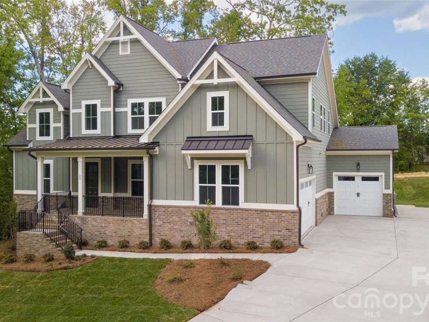 80 42nd Avenue, Hickory, NC 28691.  MLS# CAR4327049, YatesRealty ID 4111. 
