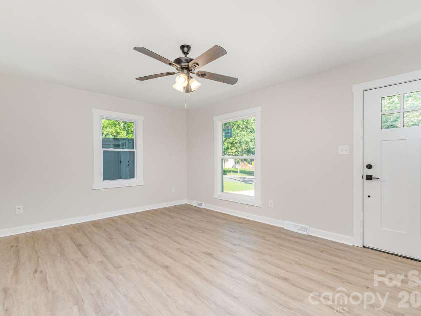 6557 Covecreek Drive, Charlotte, NC 28215.  MLS# CAR4409078, YatesRealty ID 41110. 