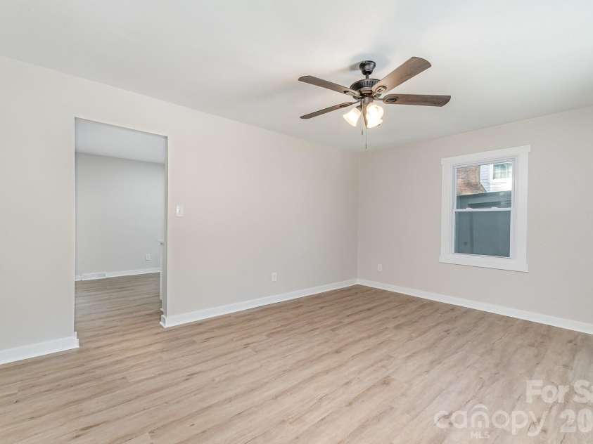 6557 Covecreek Drive, Charlotte, NC 28215.  MLS# CAR4409078, YatesRealty ID 41110. 