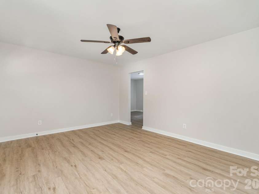6557 Covecreek Drive, Charlotte, NC 28215.  MLS# CAR4409078, YatesRealty ID 41110. 