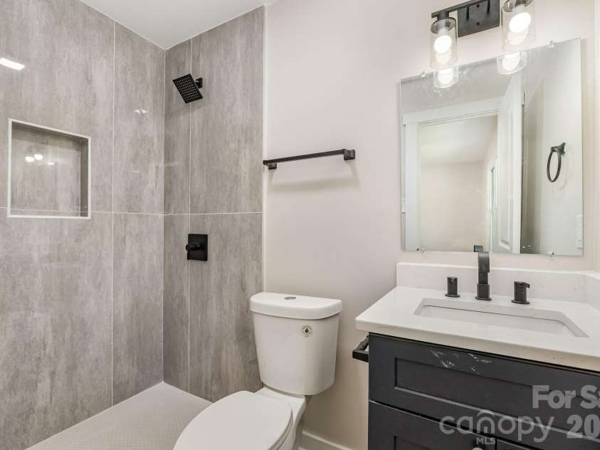 6557 Covecreek Drive, Charlotte, NC 28215.  MLS# CAR4409078, YatesRealty ID 41110. 