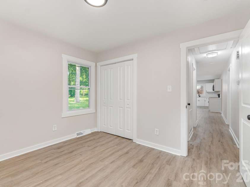 6557 Covecreek Drive, Charlotte, NC 28215.  MLS# CAR4409078, YatesRealty ID 41110. 