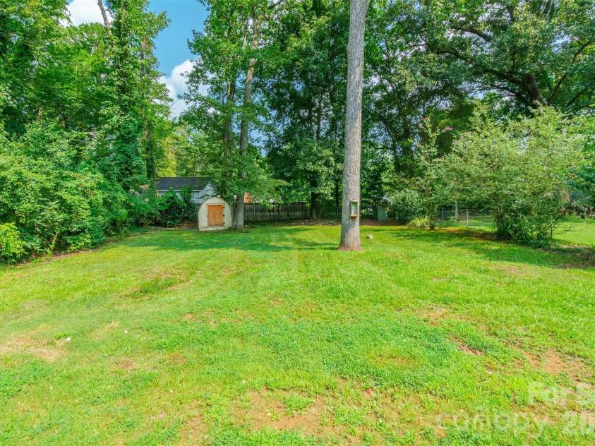 6557 Covecreek Drive, Charlotte, NC 28215.  MLS# CAR4409078, YatesRealty ID 41110. 