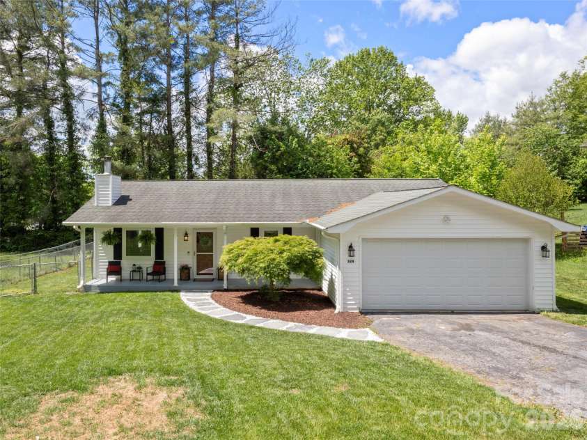 224 Clover Drive, Fletcher, NC 28732.  MLS# CAR4377106, YatesRealty ID 41111. 