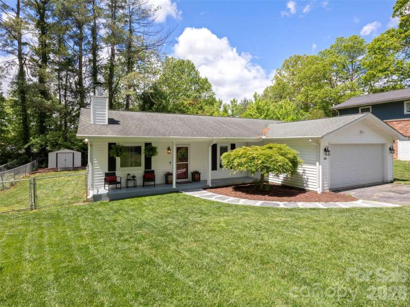 224 Clover Drive, Fletcher, NC 28732.  MLS# CAR4377106, YatesRealty ID 41111. 