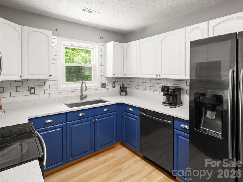 224 Clover Drive, Fletcher, NC 28732.  MLS# CAR4377106, YatesRealty ID 41111. 