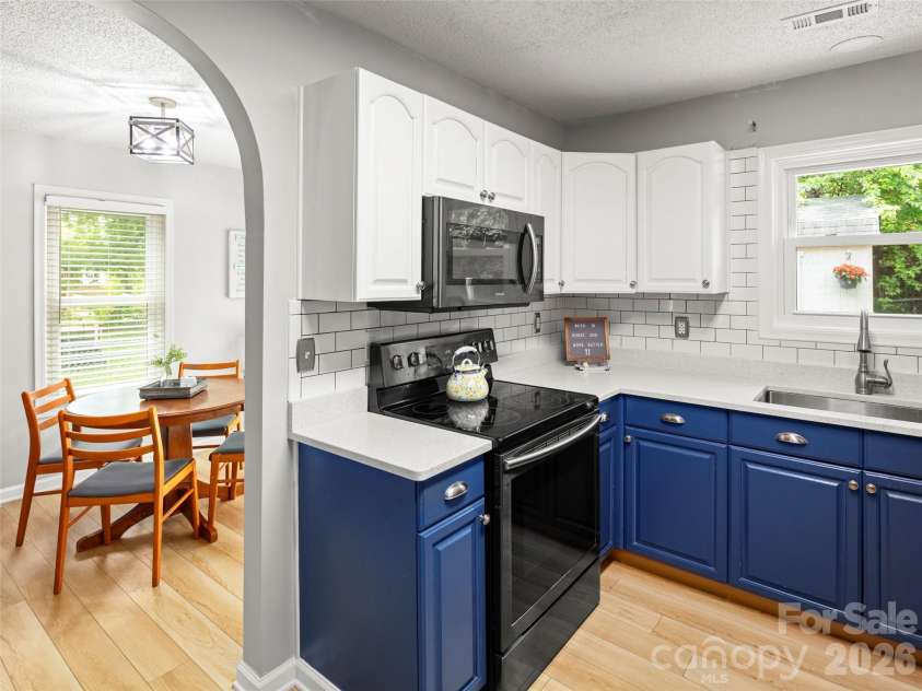 224 Clover Drive, Fletcher, NC 28732.  MLS# CAR4377106, YatesRealty ID 41111. 