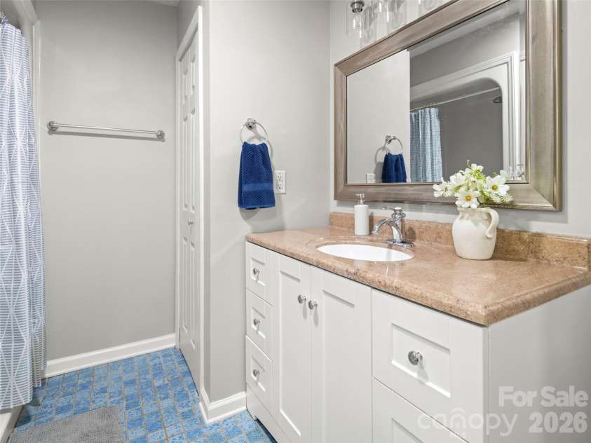 224 Clover Drive, Fletcher, NC 28732.  MLS# CAR4377106, YatesRealty ID 41111. 