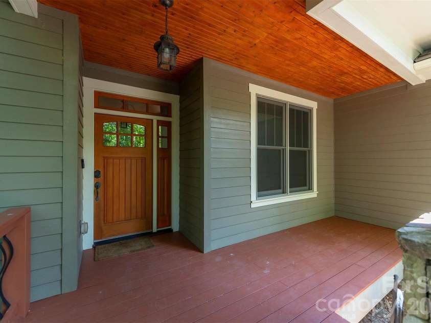 416 Ivy Road, Black Mountain, NC 28711.  MLS# CAR4409427, YatesRealty ID 41112. 
