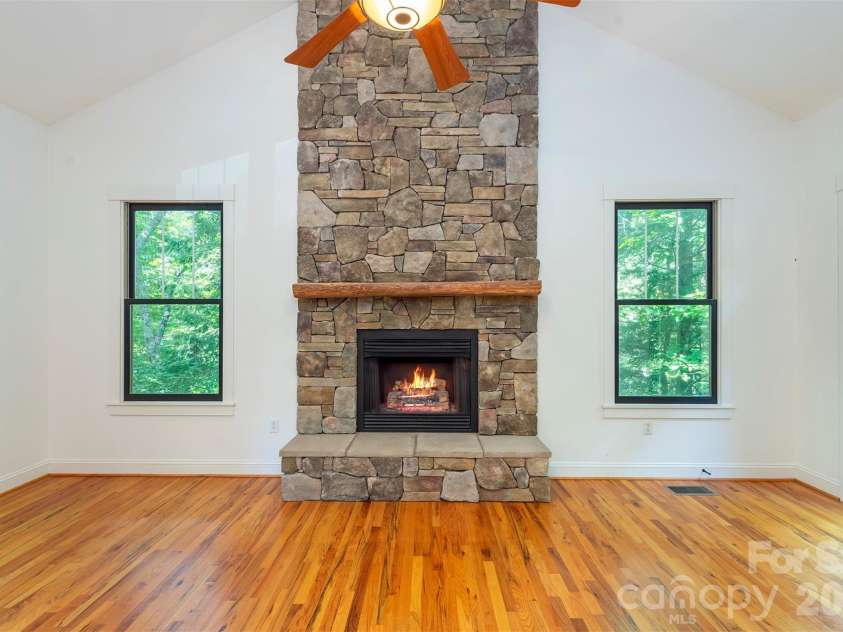 416 Ivy Road, Black Mountain, NC 28711.  MLS# CAR4409427, YatesRealty ID 41112. 