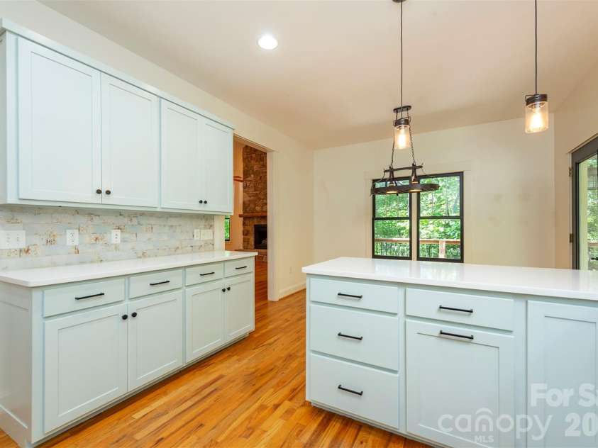 416 Ivy Road, Black Mountain, NC 28711.  MLS# CAR4409427, YatesRealty ID 41112. 
