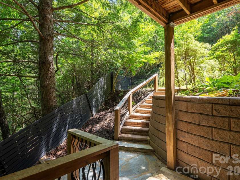 416 Ivy Road, Black Mountain, NC 28711.  MLS# CAR4409427, YatesRealty ID 41112. 