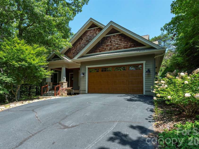 416 Ivy Road, Black Mountain, NC 28711.  MLS# CAR4409427, YatesRealty ID 41112. Main level large, two car garage