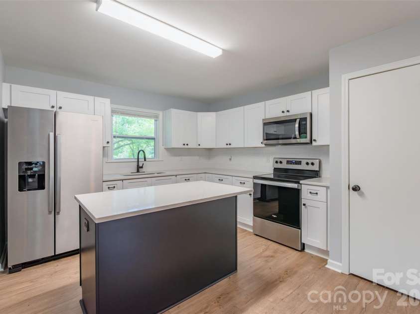 919 Weldon Street, Gastonia, NC 28052.  MLS# CAR4409243, YatesRealty ID 41113. 