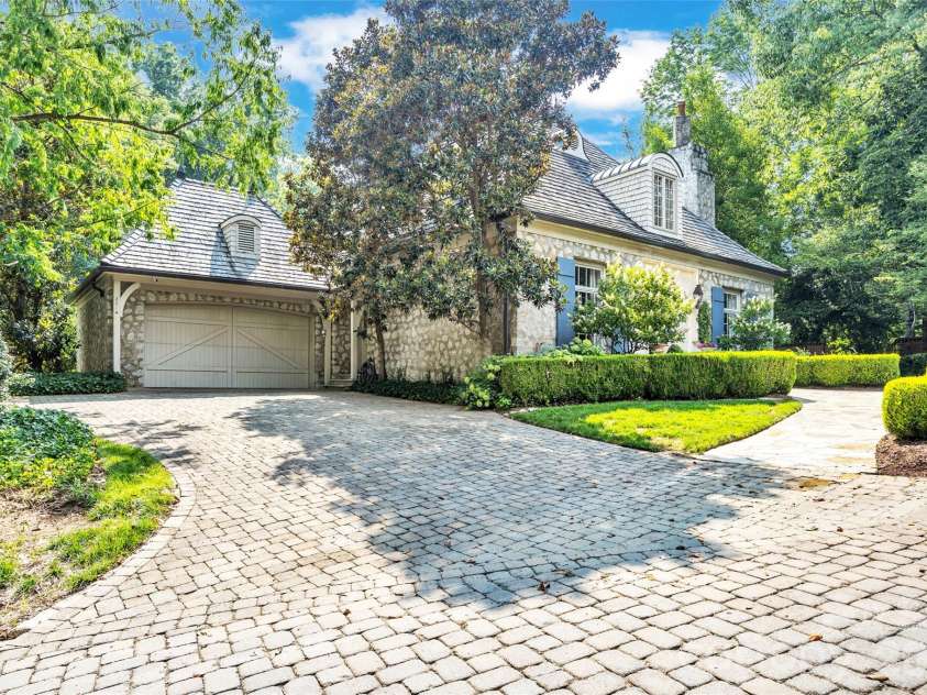 2214 La Maison Drive, Charlotte, NC 28226.  MLS# CAR4402366, YatesRealty ID 41116. 