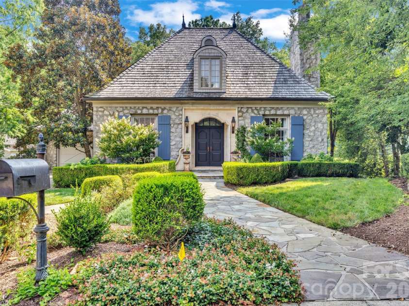 2214 La Maison Drive, Charlotte, NC 28226.  MLS# CAR4402366, YatesRealty ID 41116. 