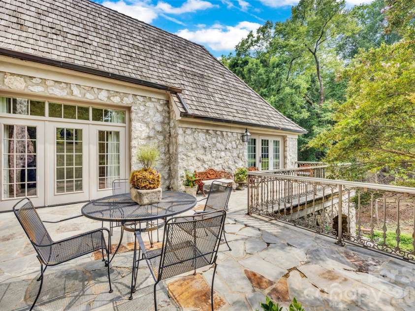 2214 La Maison Drive, Charlotte, NC 28226.  MLS# CAR4402366, YatesRealty ID 41116. 