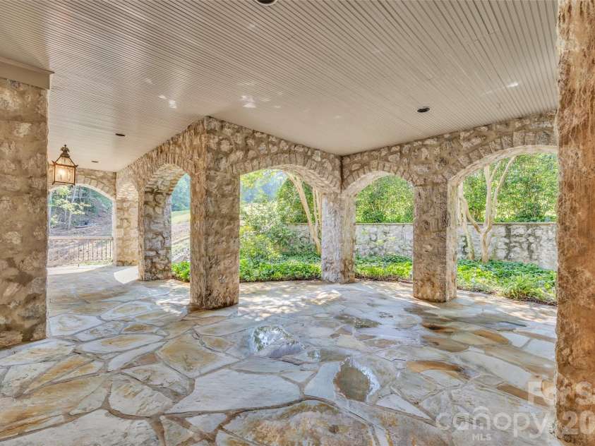 2214 La Maison Drive, Charlotte, NC 28226.  MLS# CAR4402366, YatesRealty ID 41116. 