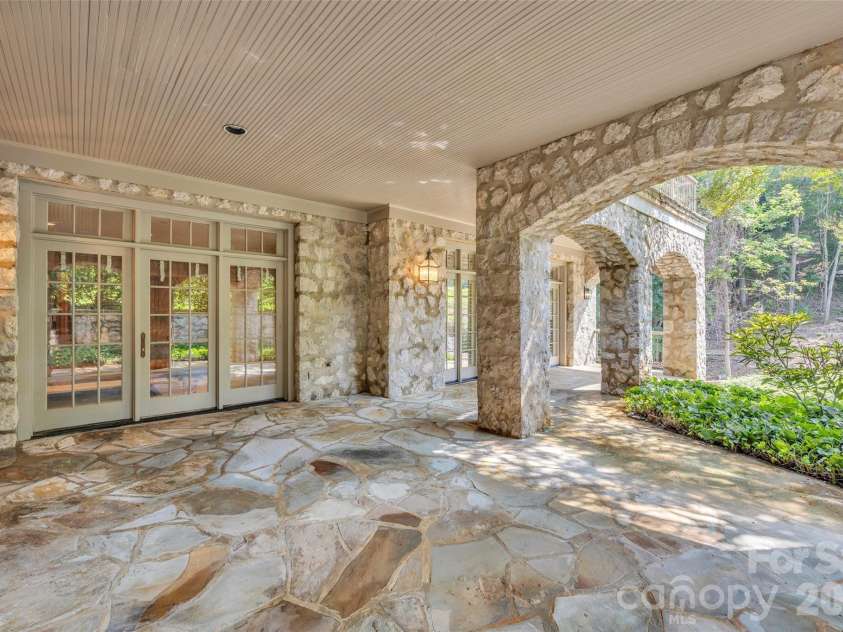 2214 La Maison Drive, Charlotte, NC 28226.  MLS# CAR4402366, YatesRealty ID 41116. 