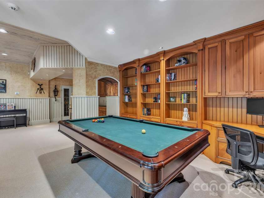 2214 La Maison Drive, Charlotte, NC 28226.  MLS# CAR4402366, YatesRealty ID 41116. 