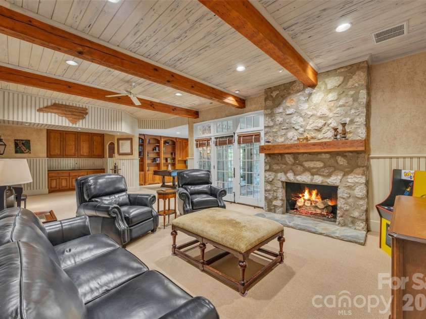 2214 La Maison Drive, Charlotte, NC 28226.  MLS# CAR4402366, YatesRealty ID 41116. 