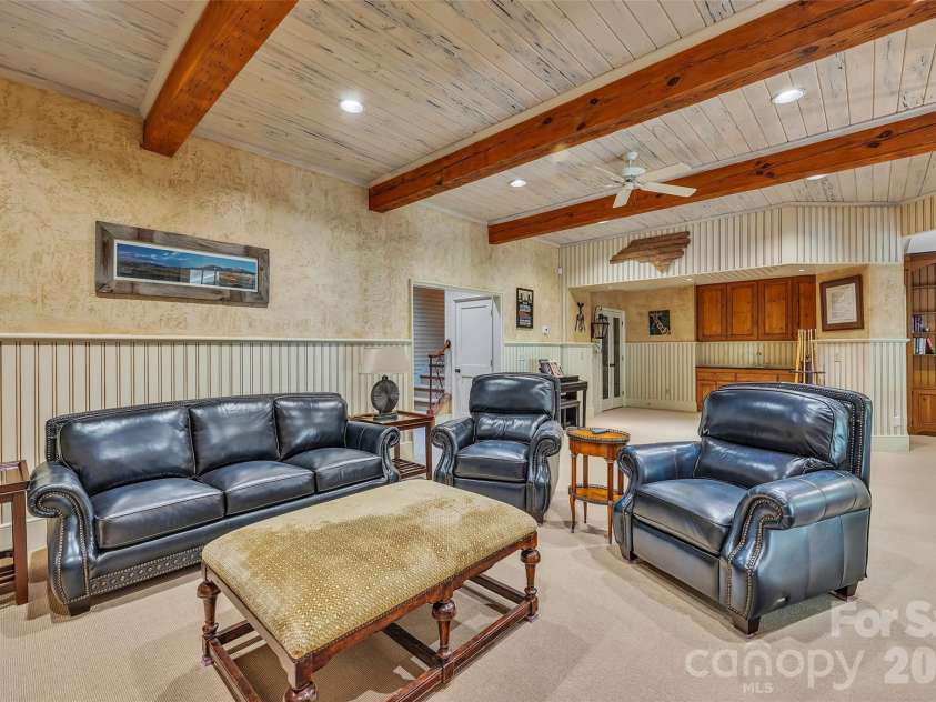 2214 La Maison Drive, Charlotte, NC 28226.  MLS# CAR4402366, YatesRealty ID 41116. 