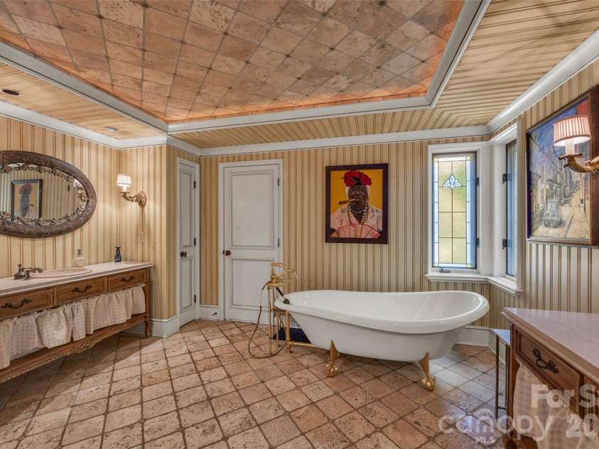 2214 La Maison Drive, Charlotte, NC 28226.  MLS# CAR4402366, YatesRealty ID 41116. 