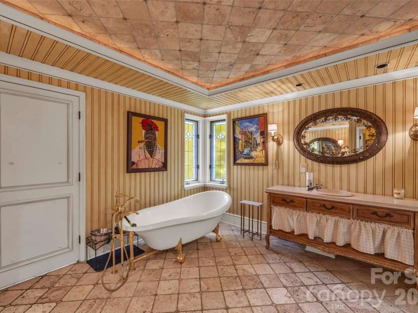2214 La Maison Drive, Charlotte, NC 28226.  MLS# CAR4402366, YatesRealty ID 41116. 