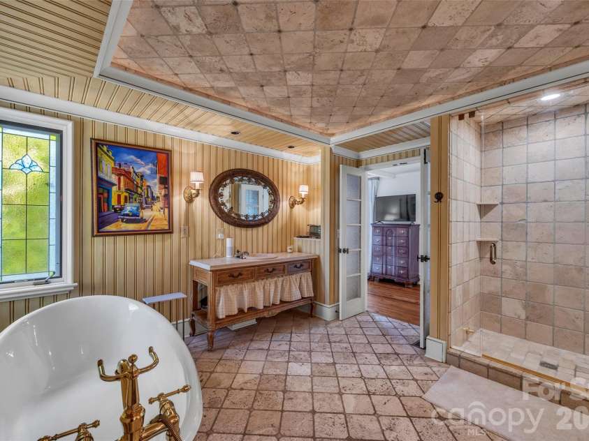 2214 La Maison Drive, Charlotte, NC 28226.  MLS# CAR4402366, YatesRealty ID 41116. 