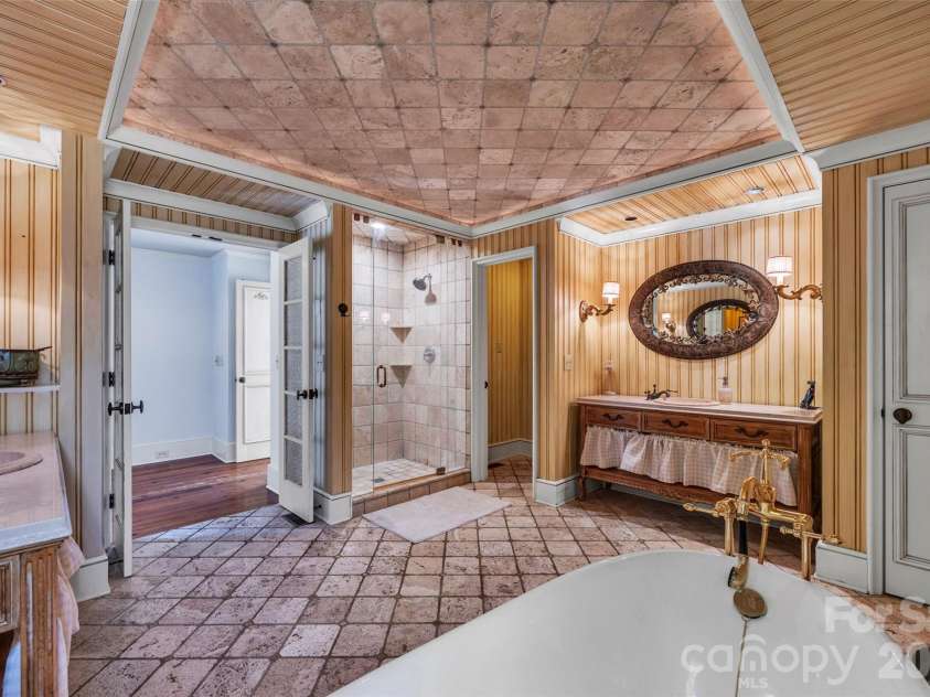 2214 La Maison Drive, Charlotte, NC 28226.  MLS# CAR4402366, YatesRealty ID 41116. 