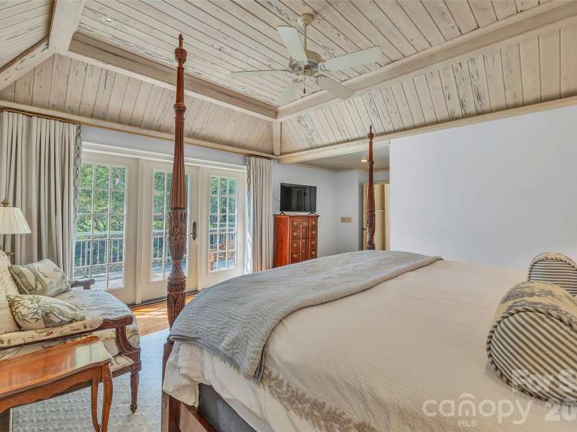 2214 La Maison Drive, Charlotte, NC 28226.  MLS# CAR4402366, YatesRealty ID 41116. 