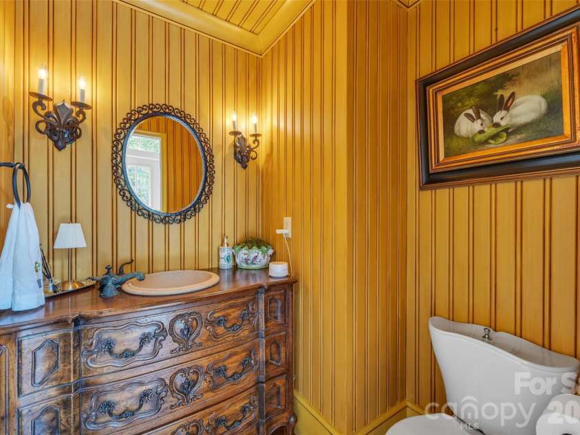 2214 La Maison Drive, Charlotte, NC 28226.  MLS# CAR4402366, YatesRealty ID 41116. 