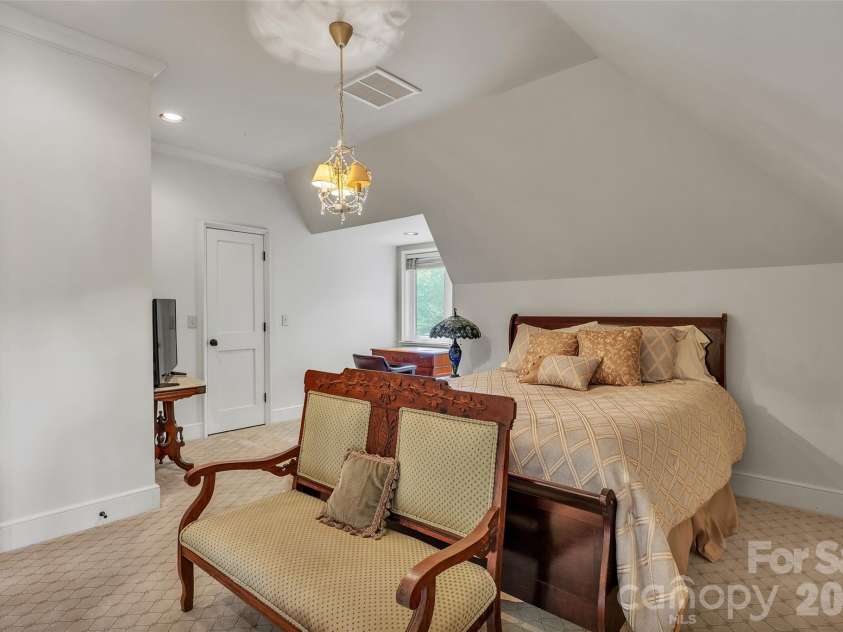 2214 La Maison Drive, Charlotte, NC 28226.  MLS# CAR4402366, YatesRealty ID 41116. 